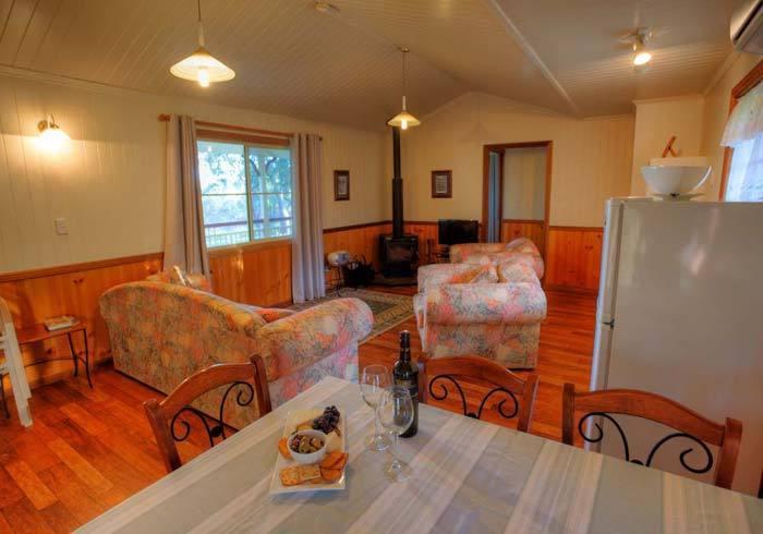 Accommodation Creek Cottages & Sundown View Suites Ballandean 部屋 写真